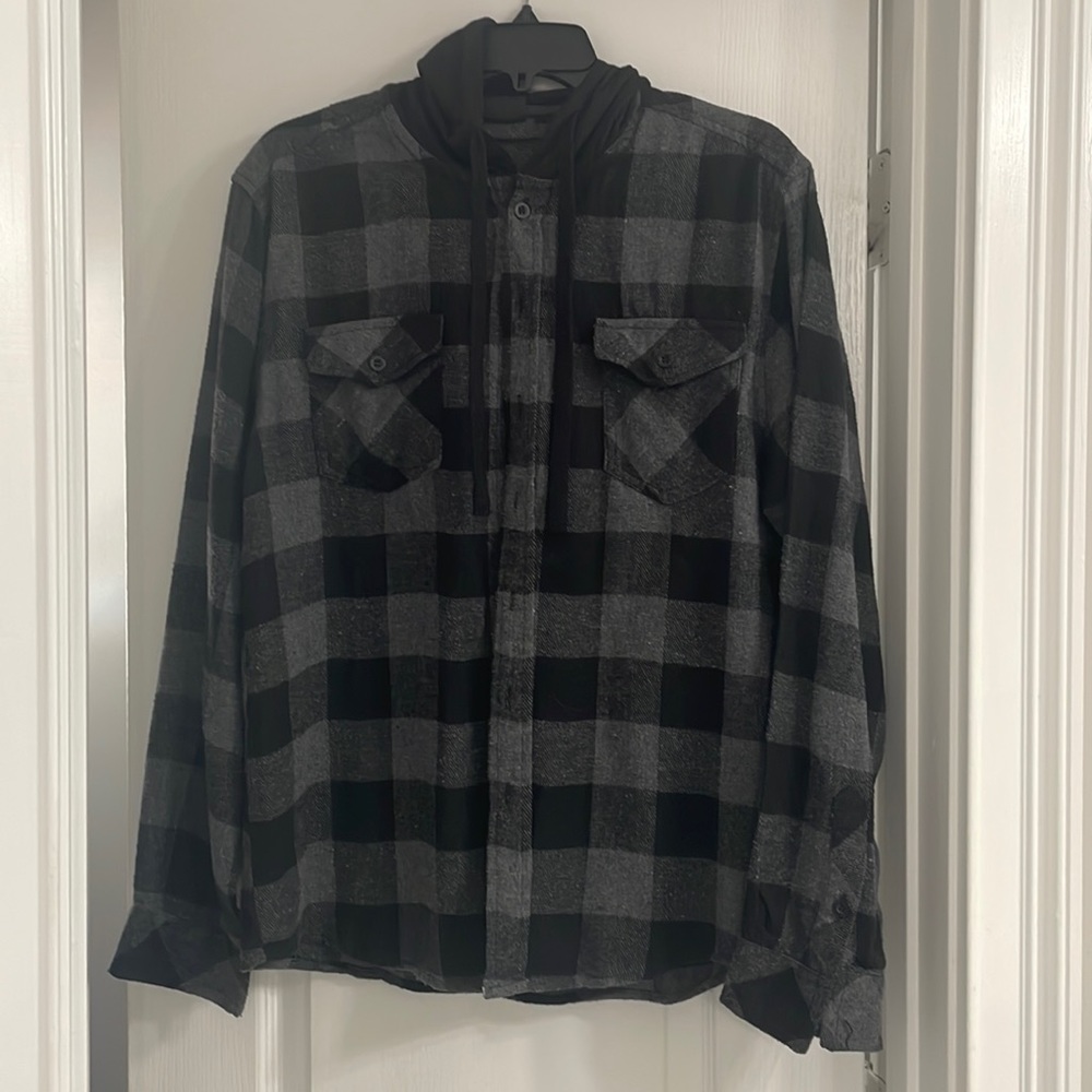 Size M flannel gray/black check. With black hoodie.